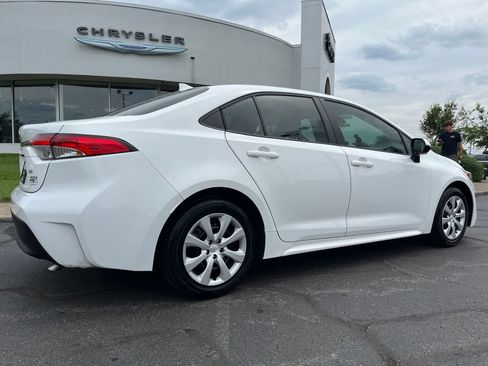 Used 2025 Toyota Corolla LE FWD image 31