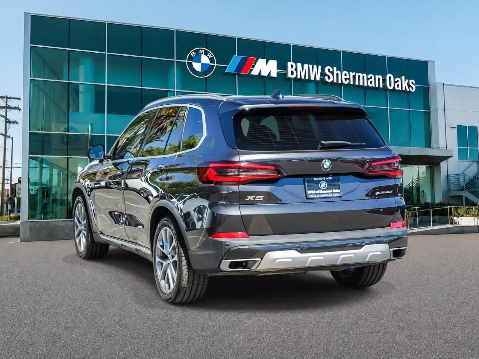 Used 2023 BMW X5 xDrive40i w/ Parking Assistance Package AWD/4WD image 6