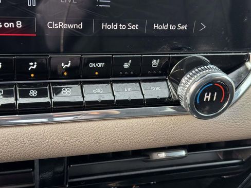 Used 2023 GMC Canyon Denali image 25