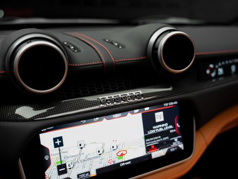 Used 2019 Ferrari Portofino RWD image 51