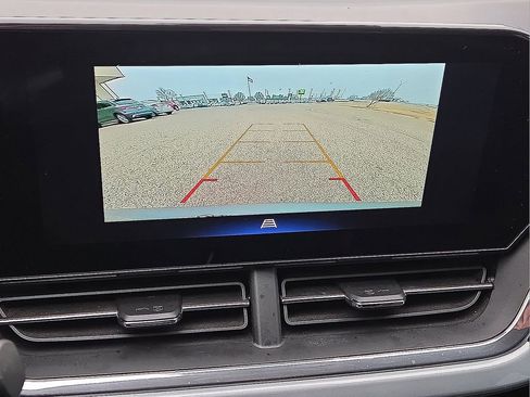 Used 2025 Chevrolet Trax LT w/ LT Convenience Package image 23