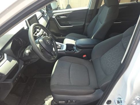 Used 2025 Toyota RAV4 XLE AWD/4WD image 19