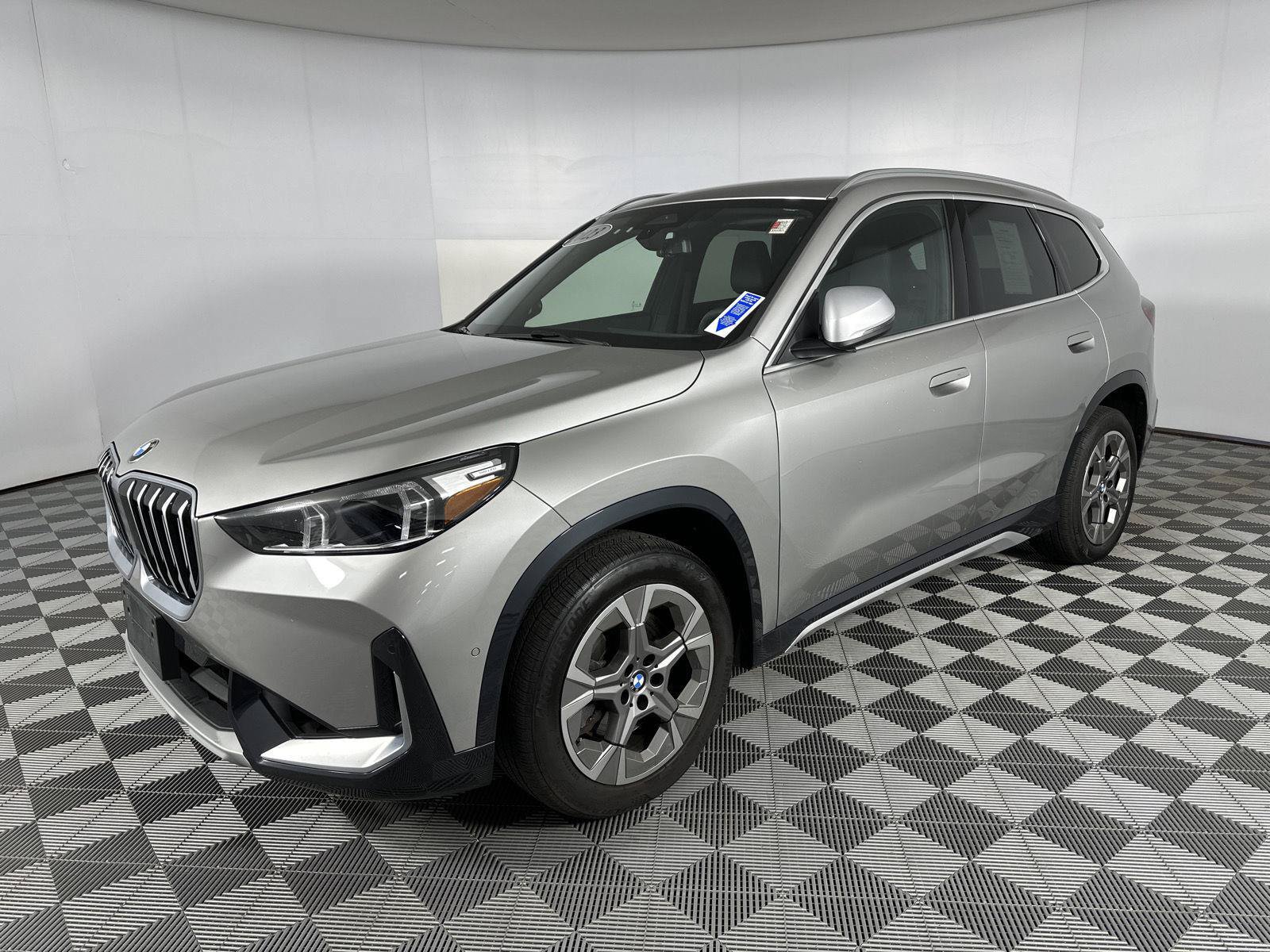 Used 2023 BMW X1 xDrive28i w/ Convenience Package AWD/4WD image 4