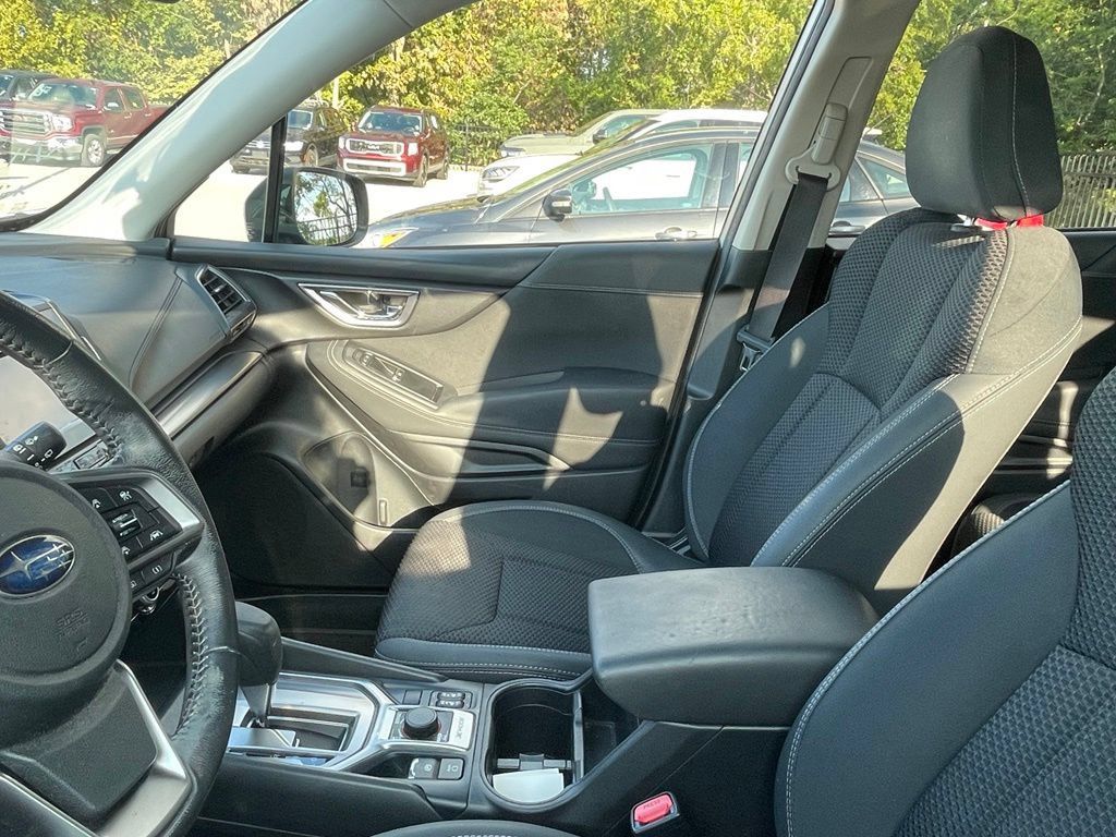 Used 2019 Subaru Forester Premium AWD/4WD image 5