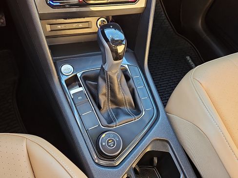 Certified 2024 Volkswagen Tiguan SE image 14