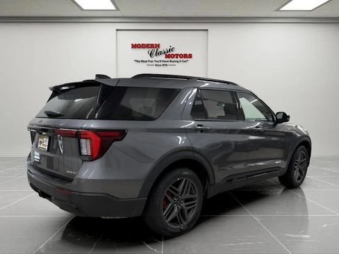 Used 2025 Ford Explorer ST-Line w/ ST-Line Street Pack AWD/4WD image 7