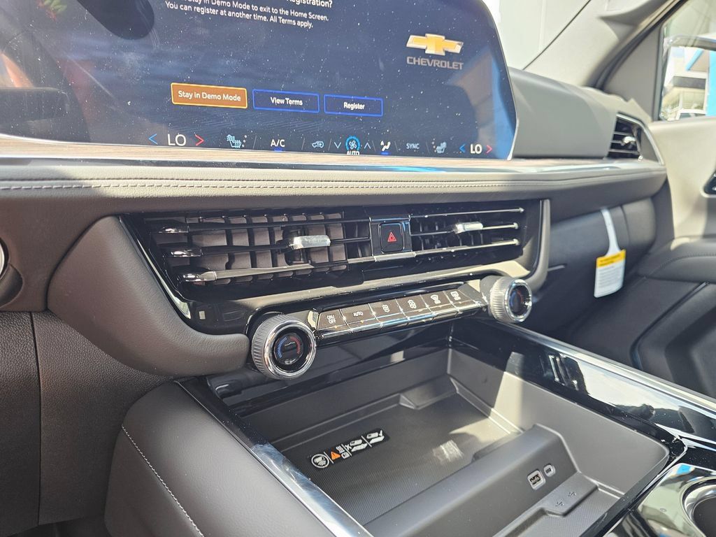 New 2026 Chevrolet Suburban LT w/ Comfort Package AWD/4WD image 29