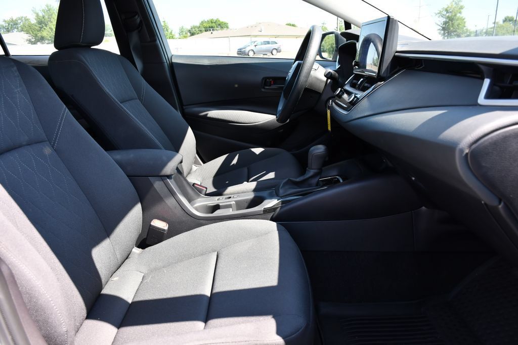 Used 2025 Toyota Corolla LE FWD image 29
