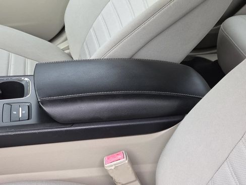 Used 2020 Ford Fusion SE FWD image 7