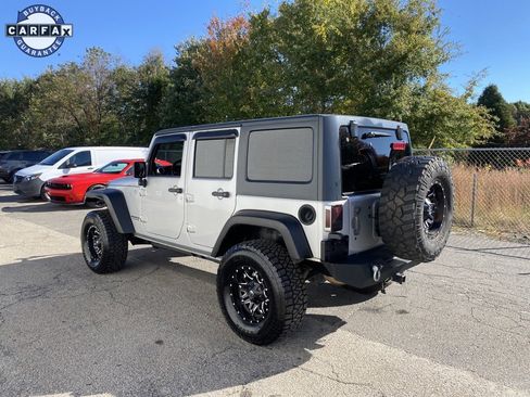 Used 2011 Jeep Wrangler Unlimited Sahara image 4