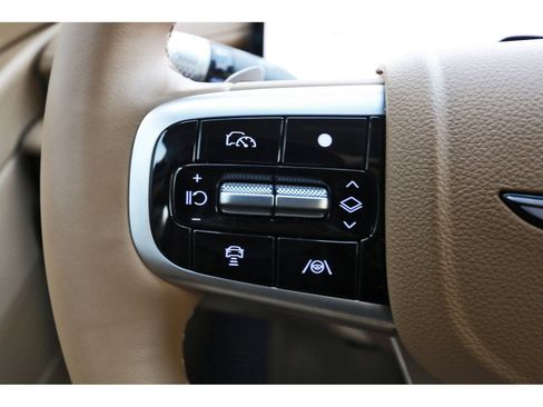 Used 2025 Genesis G80 2.5T Advanced image 17