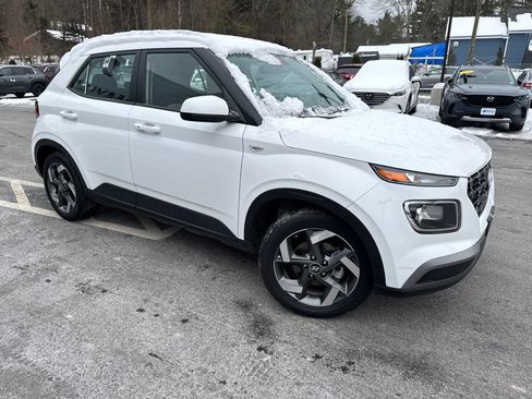 Used 2025 Hyundai Venue SEL image 7