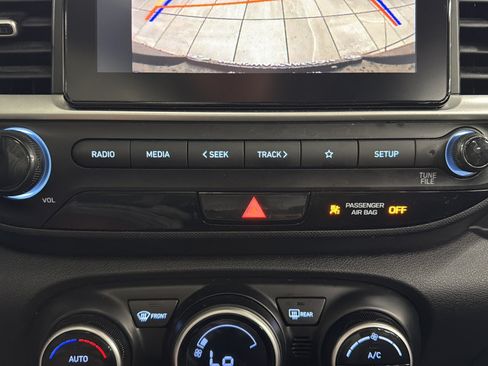 Used 2025 Hyundai Venue SEL FWD image 28