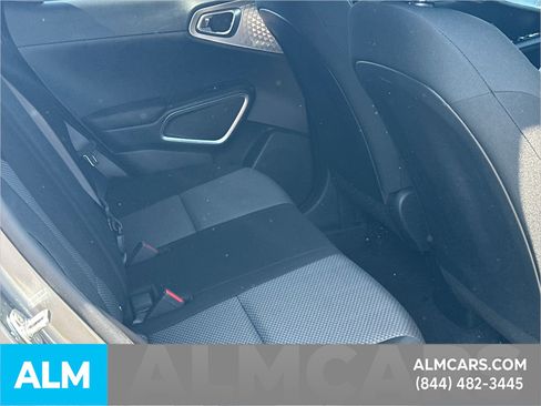 Used 2025 Kia Soul LX w/ LX Technology Package FWD image 34