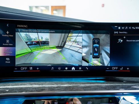 Used 2024 BMW i7 xDrive60 image 48