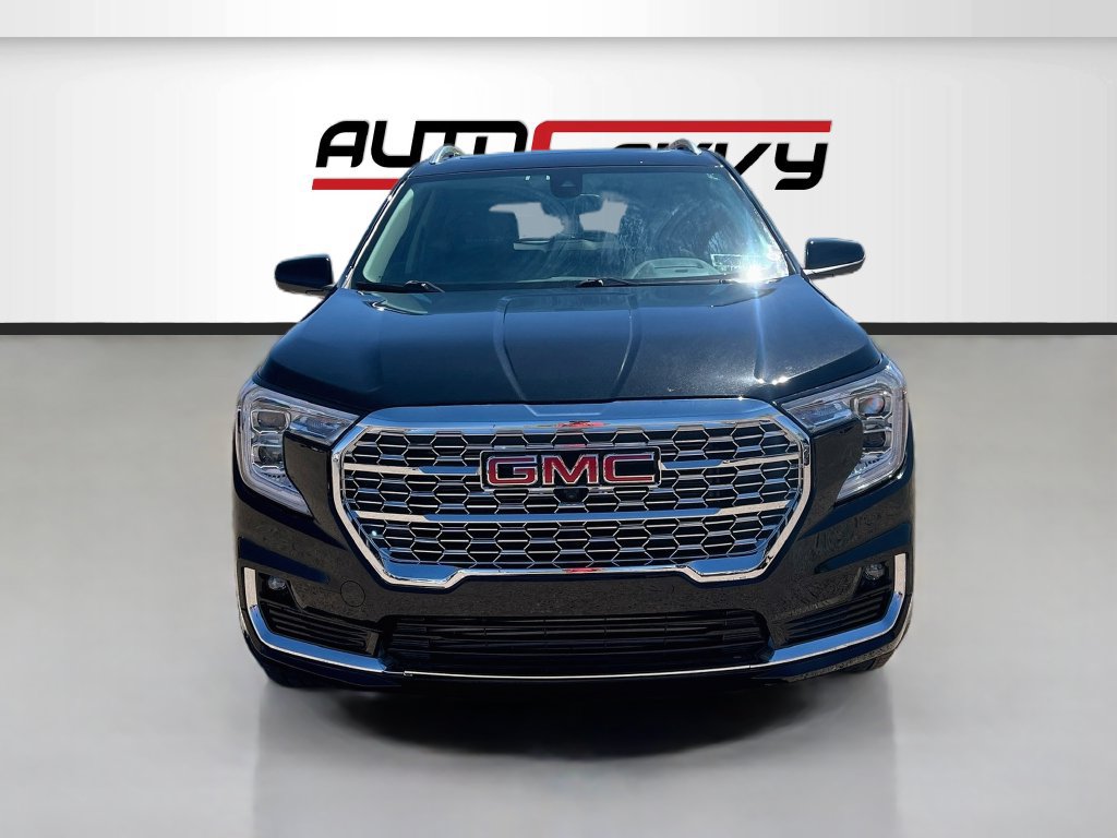 Used 2024 GMC Terrain Denali w/ Black Diamond Edition AWD/4WD image 2