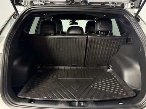 Certified 2024 Jeep Compass Latitude image 33