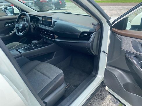 Used 2023 Nissan Rogue SV FWD image 10