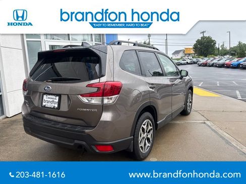 Used 2024 Subaru Forester Premium AWD/4WD image 6