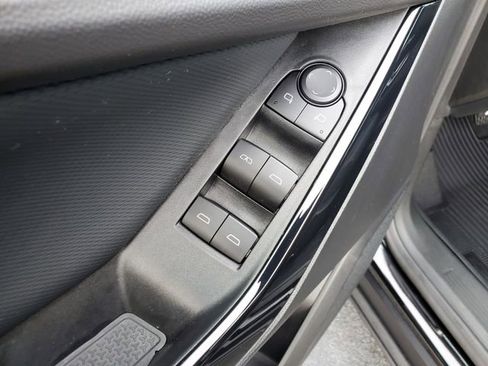 Used 2025 Chevrolet Equinox LT w/ Safety and Technology Package FWD image 19