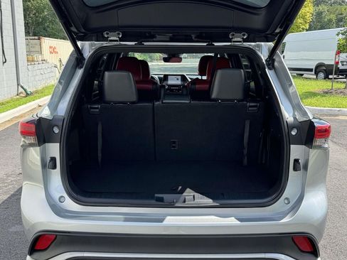 Used 2021 Toyota Highlander XSE AWD/4WD image 16