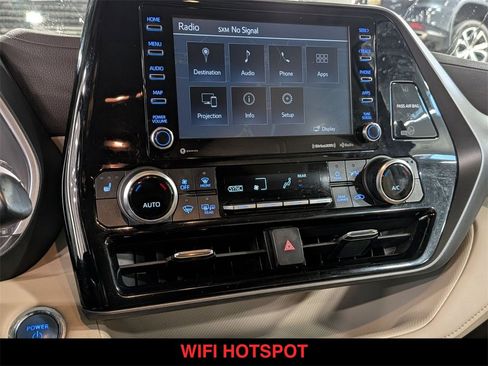Used 2022 Toyota Highlander XLE image 25