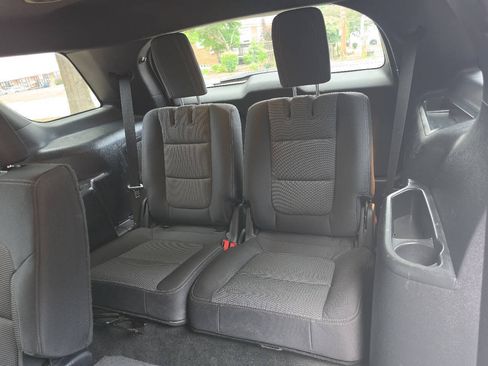 Used 2017 Ford Explorer XLT FWD image 11