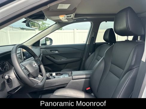 Used 2025 Nissan Rogue SV w/ SV Premium Package FWD image 13