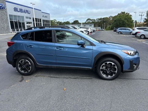 Used 2023 Subaru Crosstrek 2.0i Premium image 2