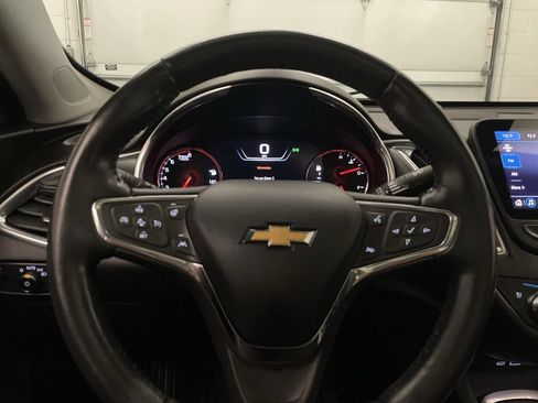 Used 2020 Chevrolet Malibu Premier FWD image 3