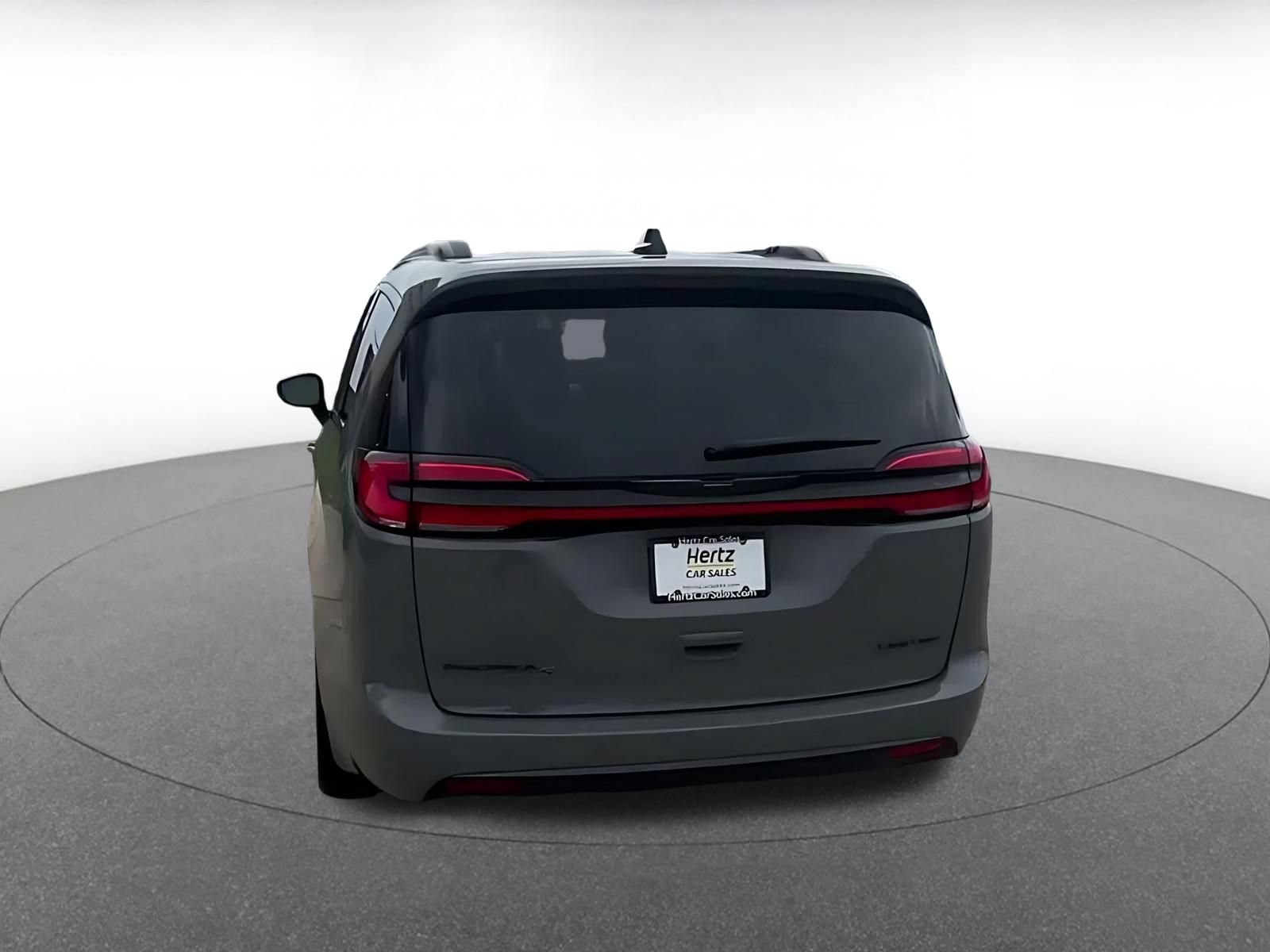 Used 2025 Chrysler Pacifica Limited FWD image 10