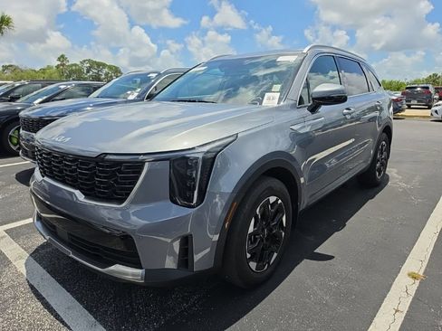 Certified 2025 Kia Sorento S FWD image 5