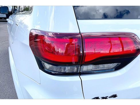 Used 2018 Jeep Grand Cherokee Altitude image 22