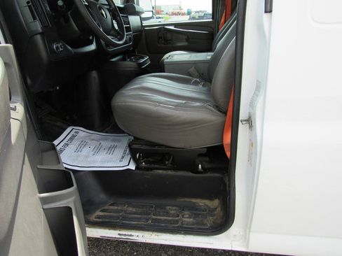 Used 2015 Chevrolet Express 2500 RWD image 27