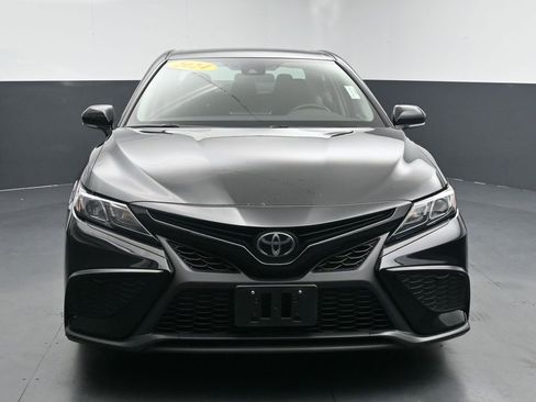 Used 2024 Toyota Camry SE FWD image 3