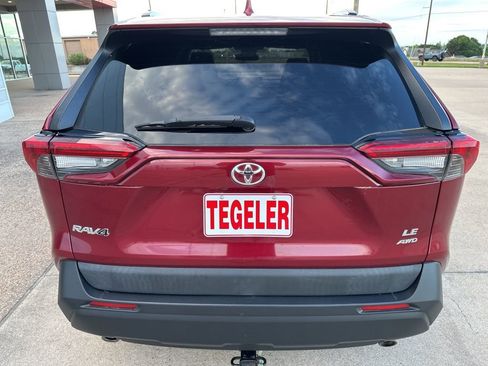 Used 2019 Toyota RAV4 LE AWD/4WD image 6