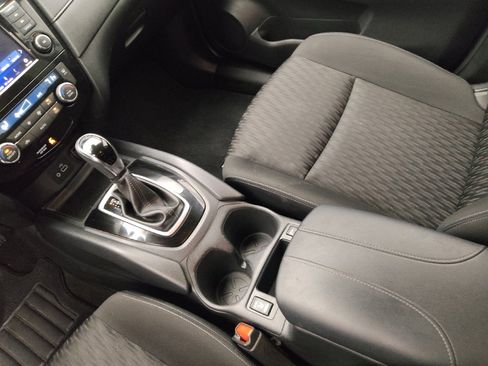 Used 2019 Nissan Rogue SV image 26