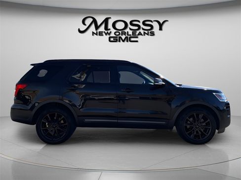 Used 2019 Ford Explorer XLT w/ Equipment Group 202A image 4