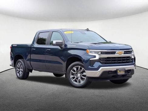 Used 2022 Chevrolet Silverado 1500 LT AWD/4WD image 2