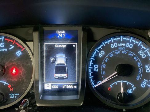 Used 2023 Toyota Tacoma TRD Off-Road image 12