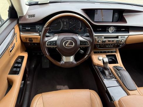 Used 2017 Lexus ES 350 w/ Luxury Package FWD image 22