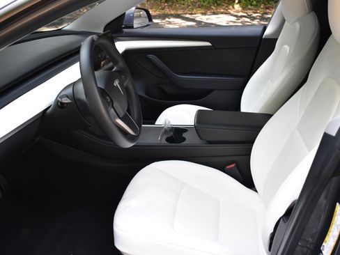 Used 2022 Tesla Model 3 Standard Range image 20