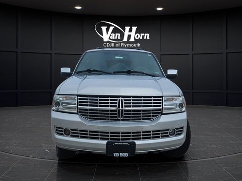 Used 2012 Lincoln Navigator 4WD image 2