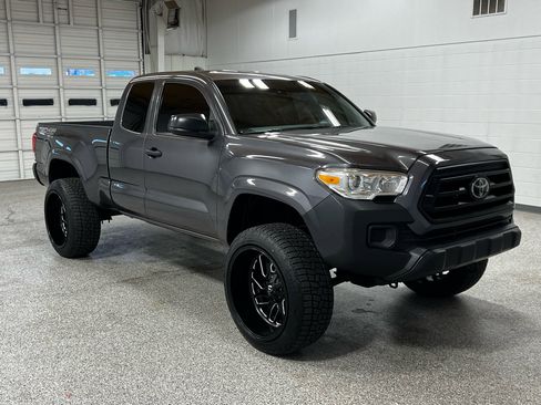 Used 2020 Toyota Tacoma SR image 4