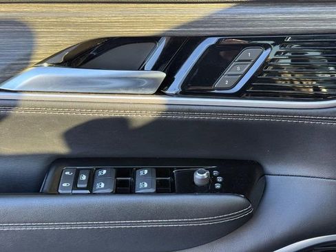 Used 2024 Jeep Wagoneer L Series II w/ Flexible Seating Group image 23