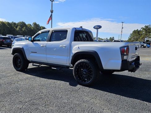Used 2020 Toyota Tacoma TRD Off-Road image 8