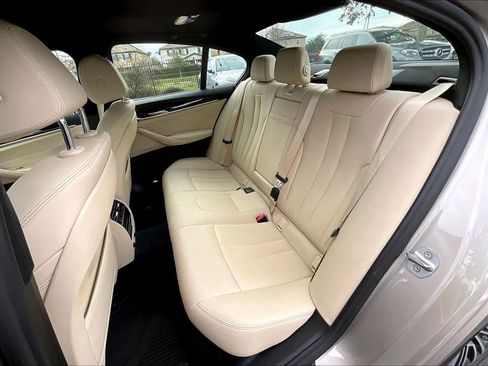 Used 2019 BMW 530i w/ Convenience Package image 27