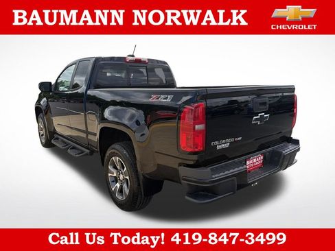 Used 2017 Chevrolet Colorado Z71 AWD/4WD image 3