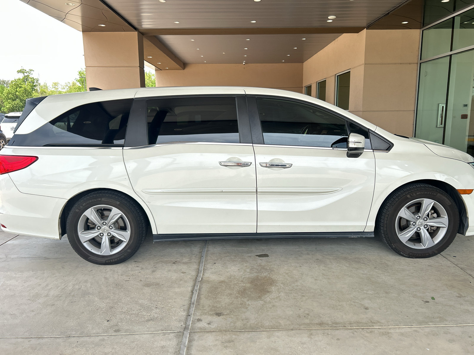 Used 2018 Honda Odyssey EX-L image 3