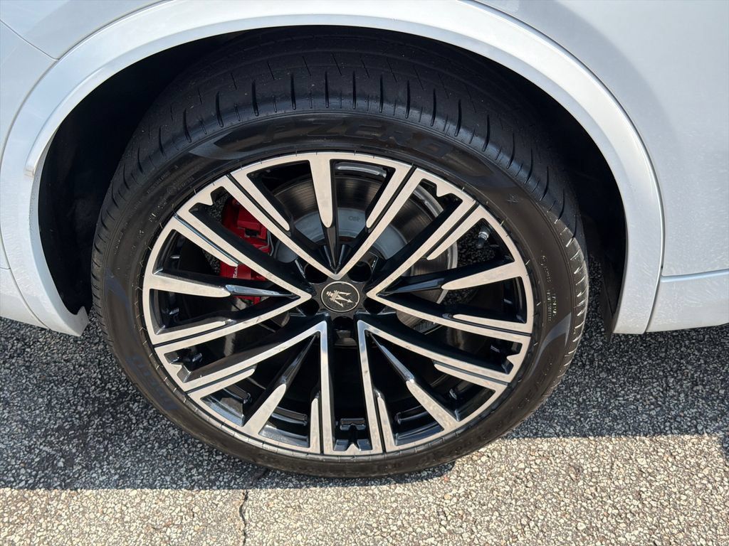 Used 2023 Maserati Grecale Modena AWD/4WD image 17